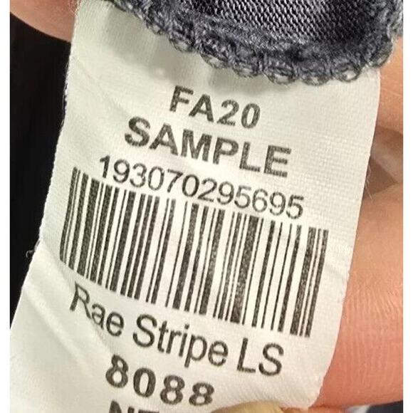 Kuhl Shirt Womens Medium Gray Rae Striped Long Sleeve Crew Neck Tee T Pocket - Picture 8 of 10